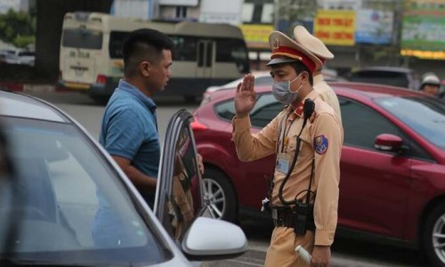Ôtô vượt đèn đỏ sẽ bị phạt 20 triệu đồng từ 2025