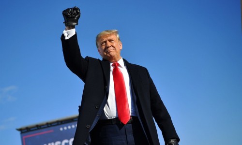 Ông Trump lại bị kiện kích động bạo loạn
