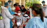 Campuchia ghi nhận gần 1.000 ca COVID-19; Lào gia hạn phong tỏa
