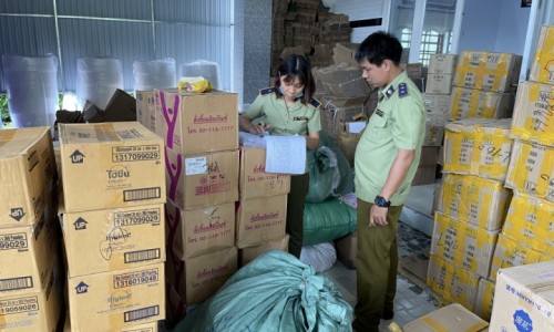 Bình Thuận: Phát hiện kho hàng lớn có dấu hiệu vi phạm quy định về tem nhãn