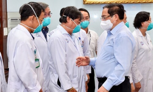 Thủ tướng tặng bằng khen cho 10 tập thể, cá nhân xuất sắc trong phòng chống dịch