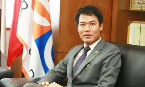 Kinh doanh trồi sụt, CEO Group 'thay tướng'