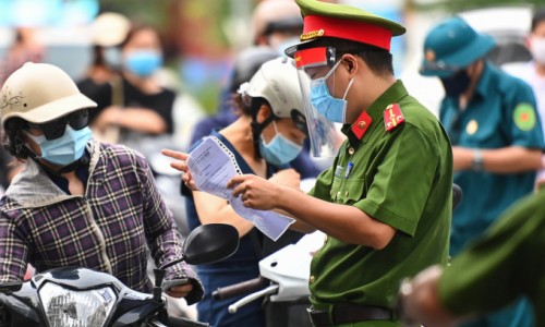 Từ 21/9, Hà Nội không kiểm soát giấy đi đường