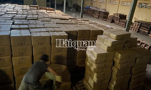 Bắt giữ gần 200.000 túi xách nhập khẩu nghi giả mạo xuất xứ Việt Nam