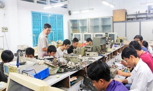 Thí điểm đào tạo trình độ cao đẳng cho học sinh tốt nghiệp THCS