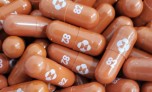 Thế khó của nước nghèo trong cuộc đua mua thuốc kháng COVID-19