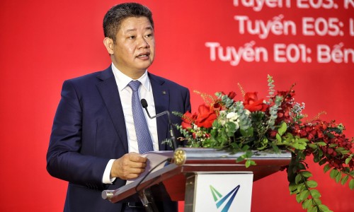 Xe buýt điện đầu tiên của Việt Nam chính thức vận hành tại Hà Nội