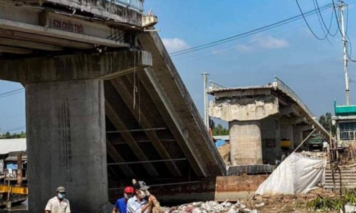 Kinh hoàng cầu hàng chục tỷ đồng chưa thông xe bất ngờ đổ sụp xuống sông