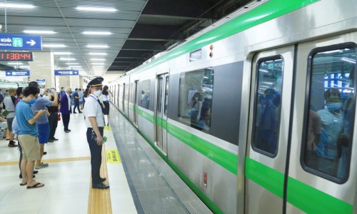 Tàu điện Cát Linh - Hà Đông không nhận khách say xỉn trong dịp Tết Nhâm dần