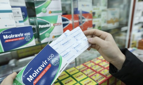 Thủ tướng đề nghị cắt giảm ngay thủ tục mua thuốc phòng, chống Covid-19