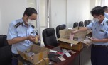 Thu giữ hơn 500 iPhone đã qua sử dụng tại Ga Sài Gòn