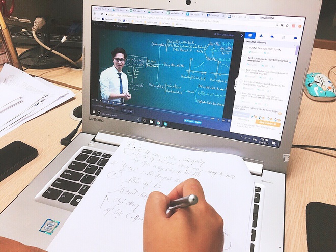 Hà Nội cấm các trường thu học phí online mùa dịch