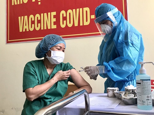 Hơn 5.200 người ở 12 tỉnh, thành phố tiêm vaccine Covid-19, sức khỏe ổn định