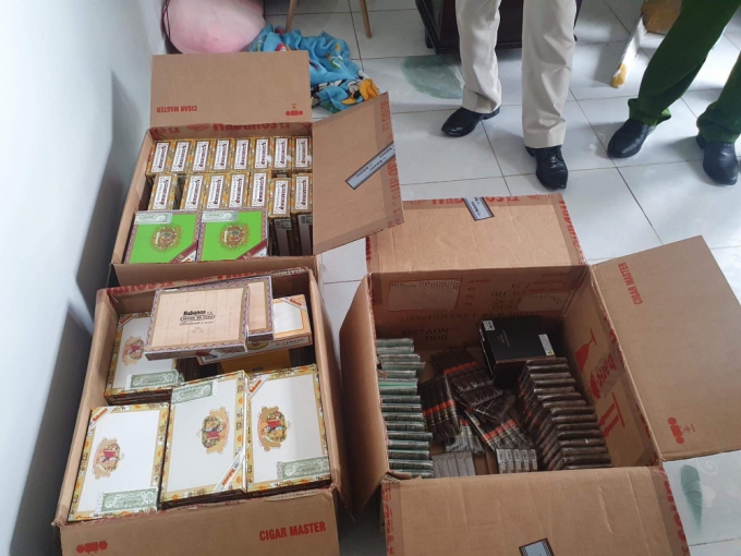 Hà Nội: Triệt phá ổ nhóm buôn xì gà không rõ nguồn gốc