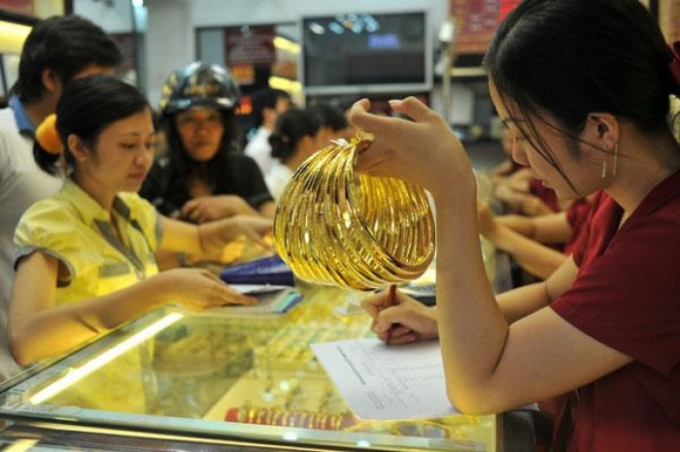 Giá vàng thế giới quay đầu giảm