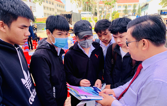 Thí sinh bắt đầu đăng ký dự thi tốt nghiệp THPT và xét tuyển ĐH