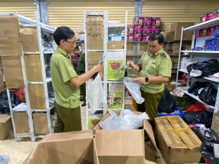 Nam Định: Tạm giữ số lượng lớn mỹ phẩm không đảm bảo chất lượng theo quy định