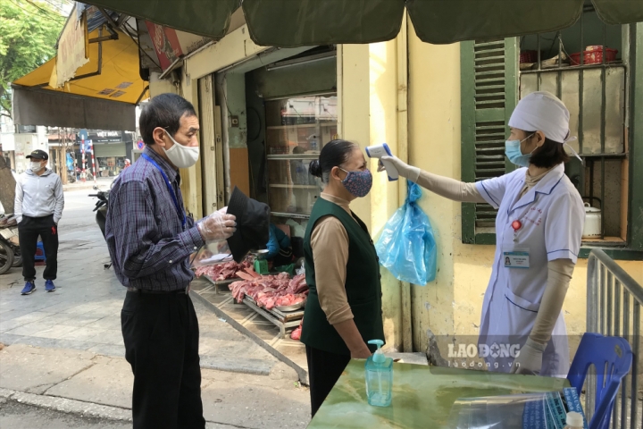 Hà Nội: Từ 12h ngày 25/5, chỉ cho phép cơ sở dịch vụ ăn uống bán mang về
