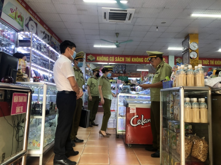 Hải Dương: Thu giữ hàng trăm sản phẩm túi xách có dấu hiệu giả mạo nhãn các hiệu lớn