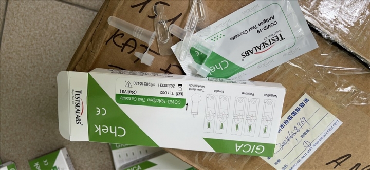 Cơ sở đầu tiên bị xử phạt vì kinh doanh Test thử nhanh Covid-19 trôi nổi