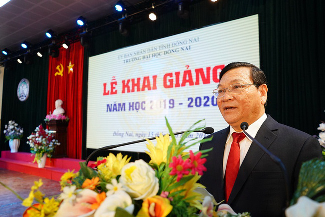 Cách chức Hiệu trưởng Trường Đại học Đồng Nai