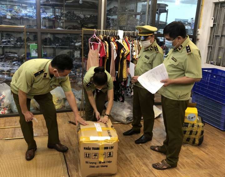 Tuyên Quang phát hiện cơ sở kinh doanh hàng giả mạo Nike, Adidas