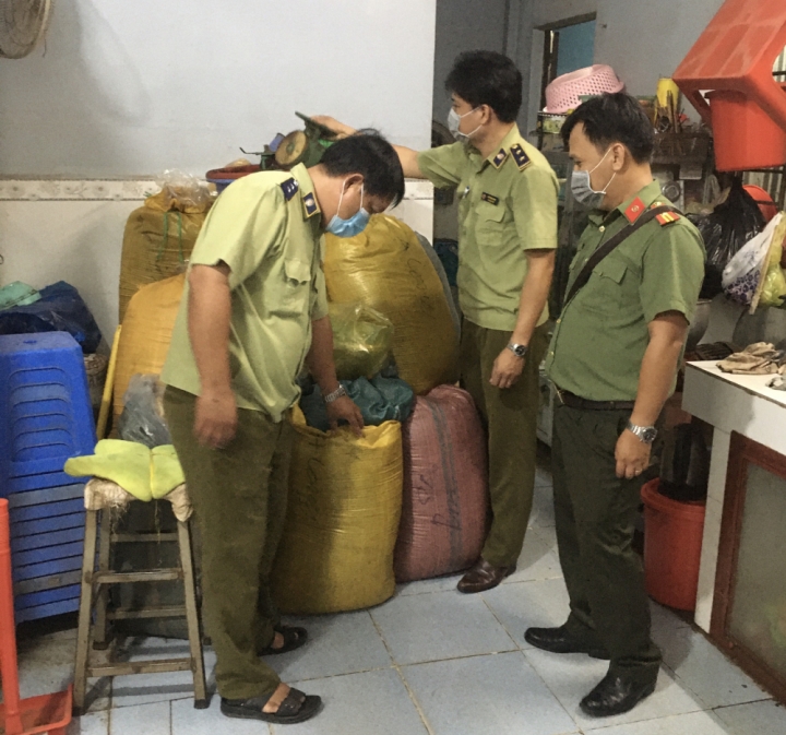Vĩnh Long: Triệt phá cơ sở sản xuất trà, cà phê giả mạo nhãn hiệu quy mô lớn