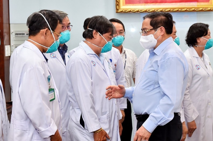 Thủ tướng tặng bằng khen cho 10 tập thể, cá nhân xuất sắc trong phòng chống dịch