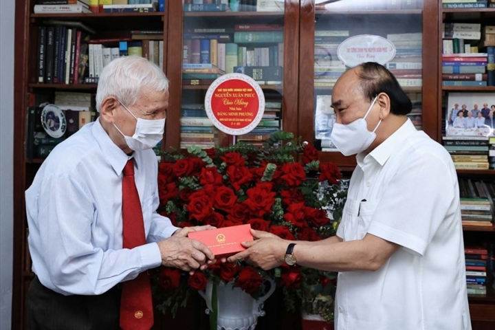 Chủ tịch nước Nguyễn Xuân Phúc tri ân các nhà báo lão thành nhân dịp 21/6