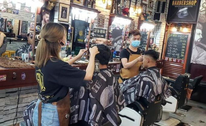 Hà Nội cho phép cắt tóc, gội đầu, ăn uống trong nhà mở cửa trở lại từ 22/6