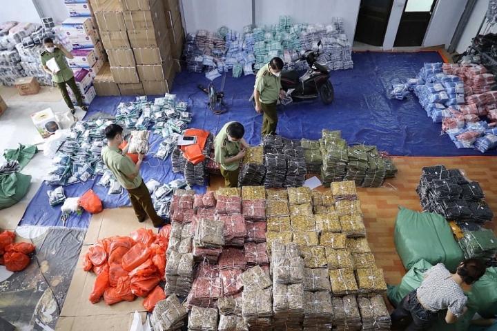 1 ngày, QLTT Hà Nội và Hưng Yên thu giữ hơn 40 tấn hàng hóa vi phạm
