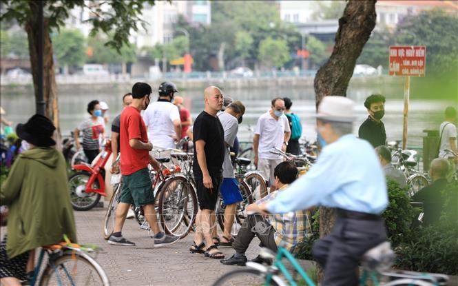 Hà Nội yêu cầu không tụ tập quá 10 người ngoài công sở