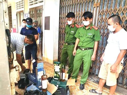 Kịp thời ngăn chặn lô rượu lậu trị giá 1,5 tỷ không rõ xuất xứ