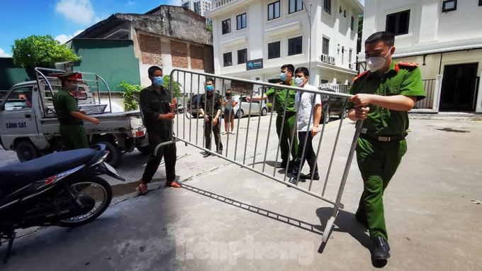 Hà Nội yêu cầu không tụ tập quá 5 người ngoài công sở