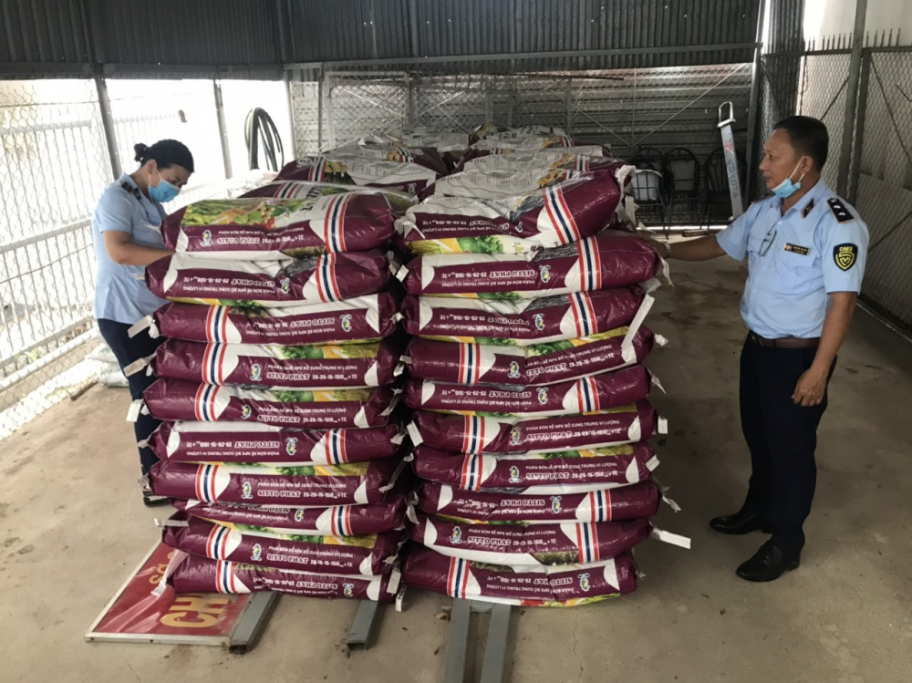 Xử phạt gần 400 triệu đồng đối với 1 hộ kinh doanh 25 tấn phân bón kém chất lượng