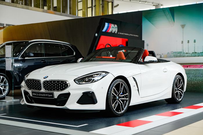 Vì lỗi dây an toàn, loạt xe BMW, Rolls-Royce, MINI và Toyota bị triệu hồi