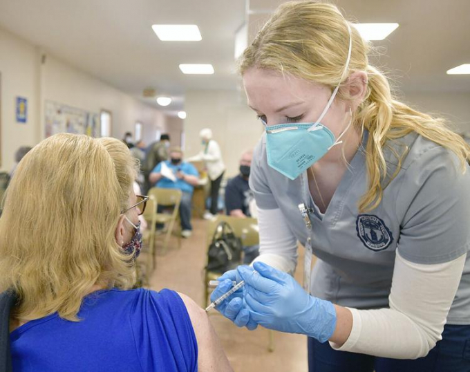 Toan tính của EU khi chấp nhận mua vaccine COVID-19 với giá cao
