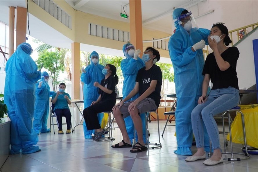 Vì sao có người bị nặng, có người không xuất hiện triệu chứng khi nhiễm covid 19?
