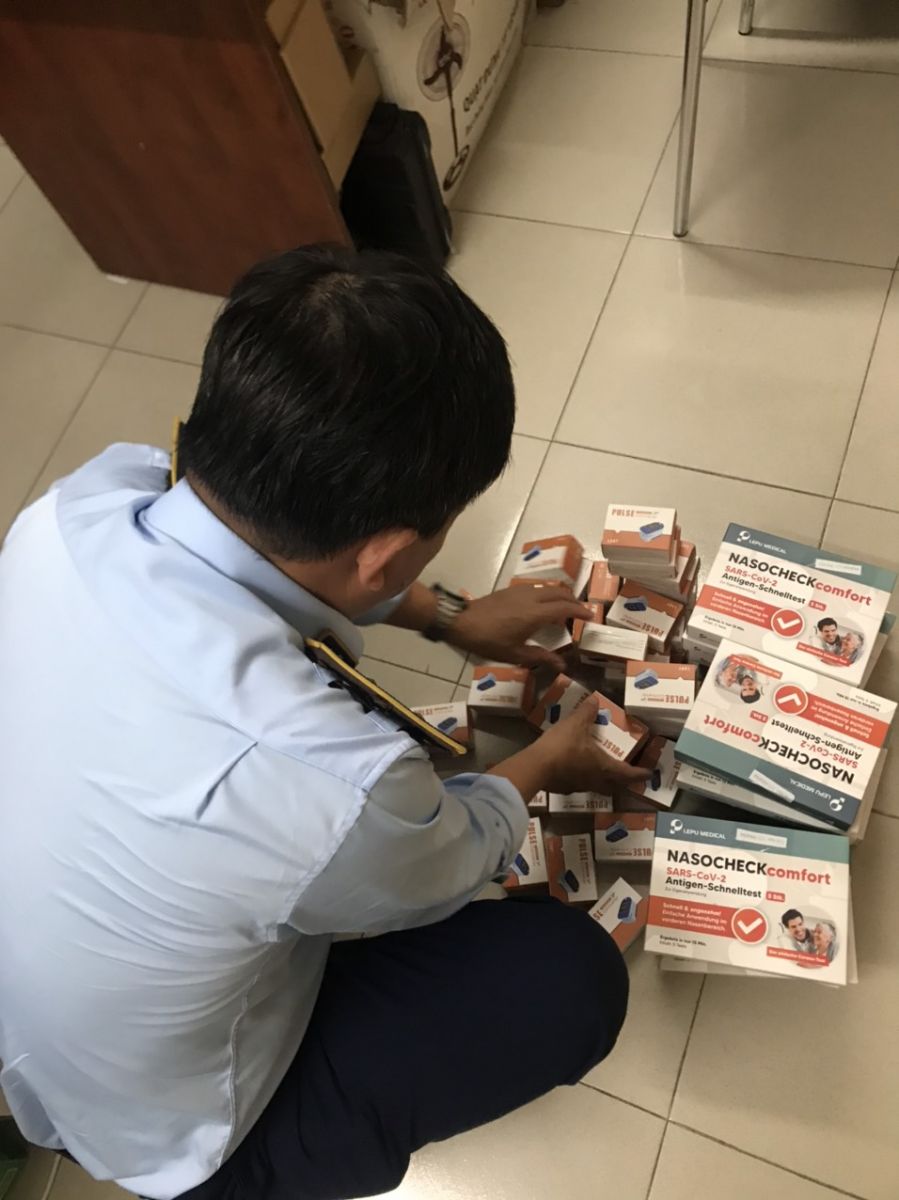 Quảng Ninh: Phát hiện nhiều bộ kit test nhanh và thuốc điều trị Covid-19 nhập lậu
