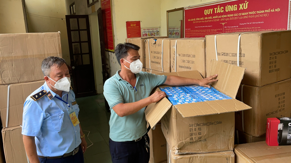 Hà Nội: Thu giữ 1.000 bộ van máy thở không đảm bảo chất lượng