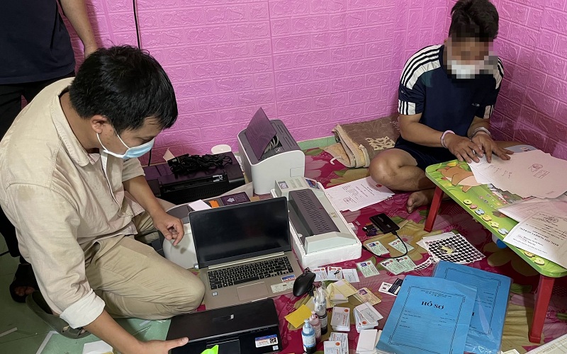 Quảng Nam: Triệt phá đường dây mua bán bằng cấp, giấy tờ giả cho hàng trăm người