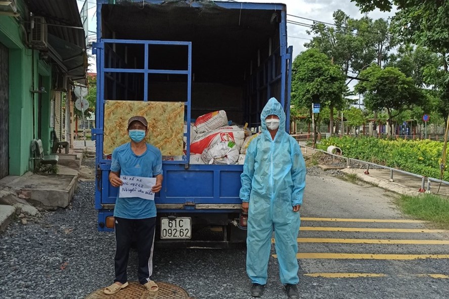 Phát hiện hàng tấn gà chết, không rõ nguồn gốc đưa đi tiêu thụ trong mùa dịch