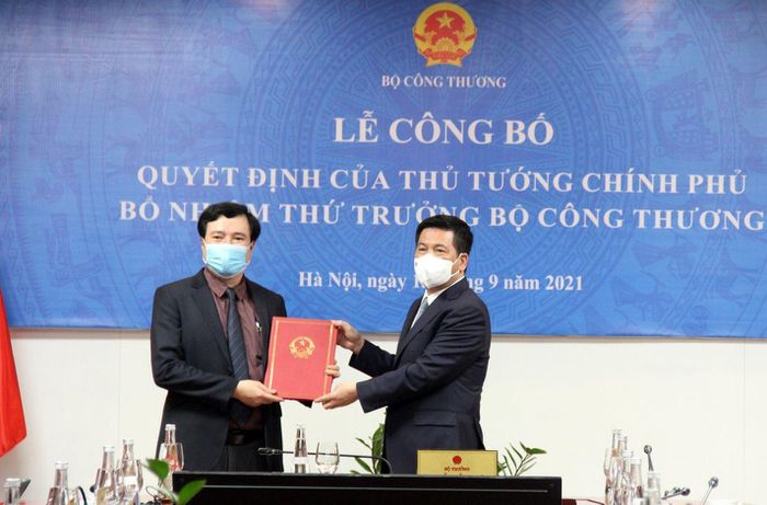 Công bố quyết định của Thủ tướng Chính phủ về công tác cán bộ