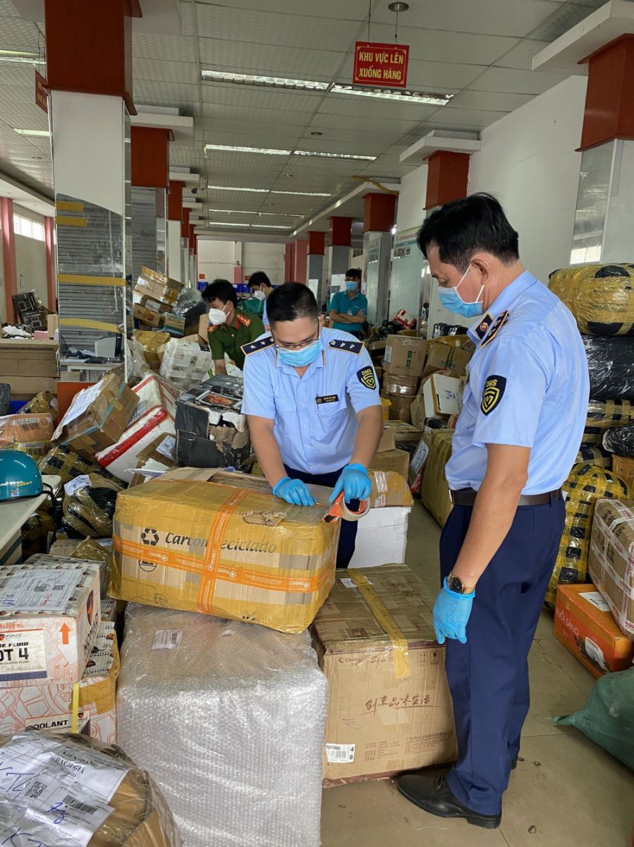 Chi nhánh bưu chính Viettel Kiên Giang chứa hơn 1.300 sản phẩm không xuất xứ