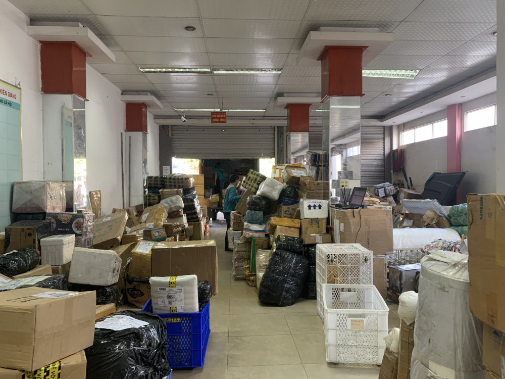 Chi nhánh bưu chính Viettel Kiên Giang chứa hơn 1.300 sản phẩm không xuất xứ