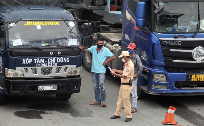 Nhiều tỉnh thành vẫn 'đẻ' thêm quy định riêng về vận tải hàng hóa