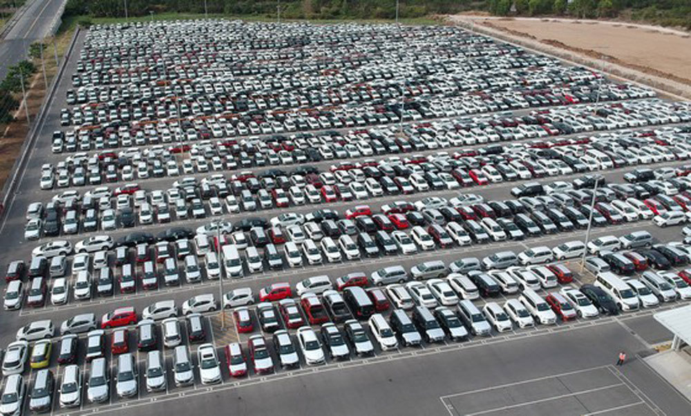 Vì sao các hãng ô tô đua nhau cắt giảm sản lượng sản xuất xe?