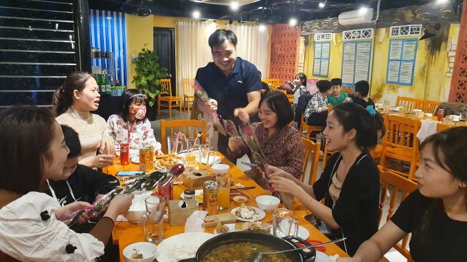 Hà Nội: Yêu cầu đóng cửa nhà hàng, cơ sở kinh doanh dịch vụ ăn uống trước 21h