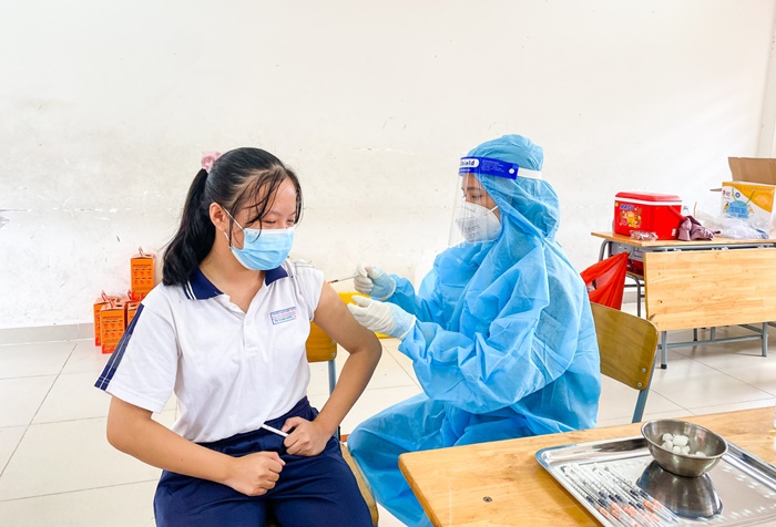 Hà Nội: Bắt đầu tiêm vaccine Pfizer cho trẻ từ 15-17 tuổi
