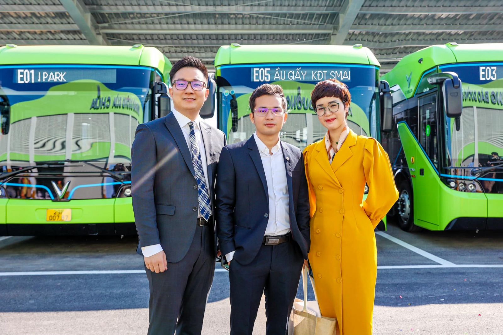 Xe buýt điện đầu tiên của Việt Nam chính thức vận hành tại Hà Nội